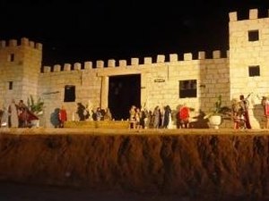 Cidade de Maria revive a Paixão de Cristo em grande espetáculo