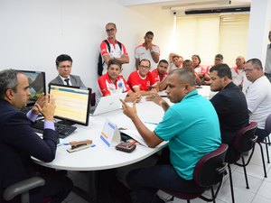 Manutenção de empregos de cobrador no transporte coletivo de Maceió é discutida em audiência