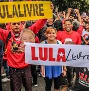 Manifestações na PF do PR marcam um ano da prisão de Lula