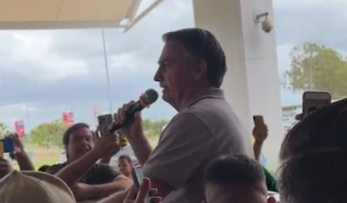 Em Maceió, Bolsonaro volta a mirar 2026 e compara Janja e Michelle: 'Em nenhum aspecto'