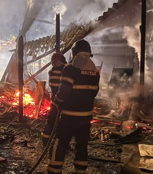 Incêndio atinge cinco barracas no mercado público de São Miguel dos Campos