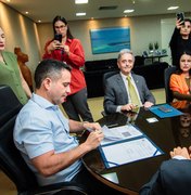 Governador assina acordo que permite emissão da Carteira de Identidade pelos cartórios