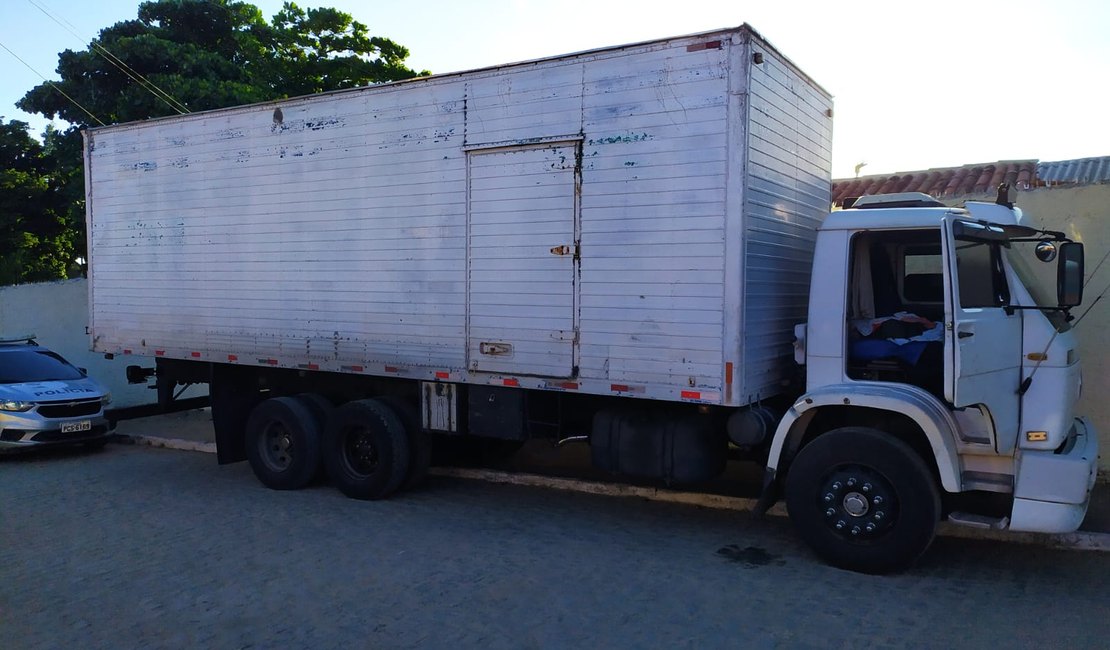 Caminhão com placa de Arapiraca é encontrado em Carpina, Pernambuco