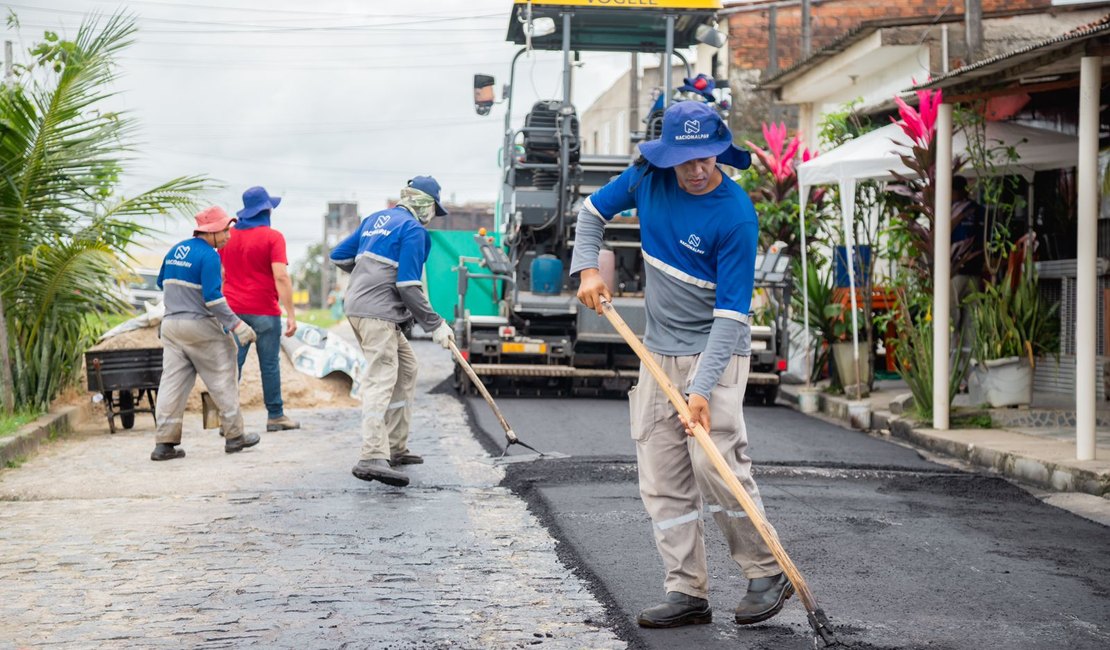 Brasil Novo recebe mais de 50 mil m² de asfalto e transforma realidade de moradores em Rio Largo
