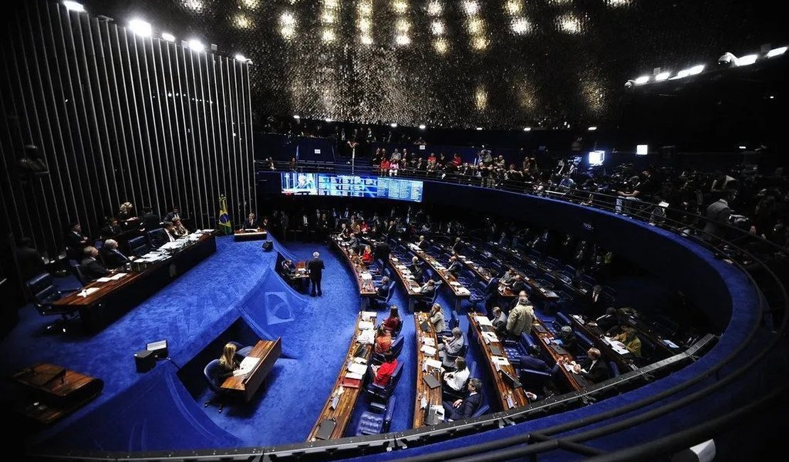 Senado faz hoje primeira sessão de debate sobre a PEC do fim da escala 6x1