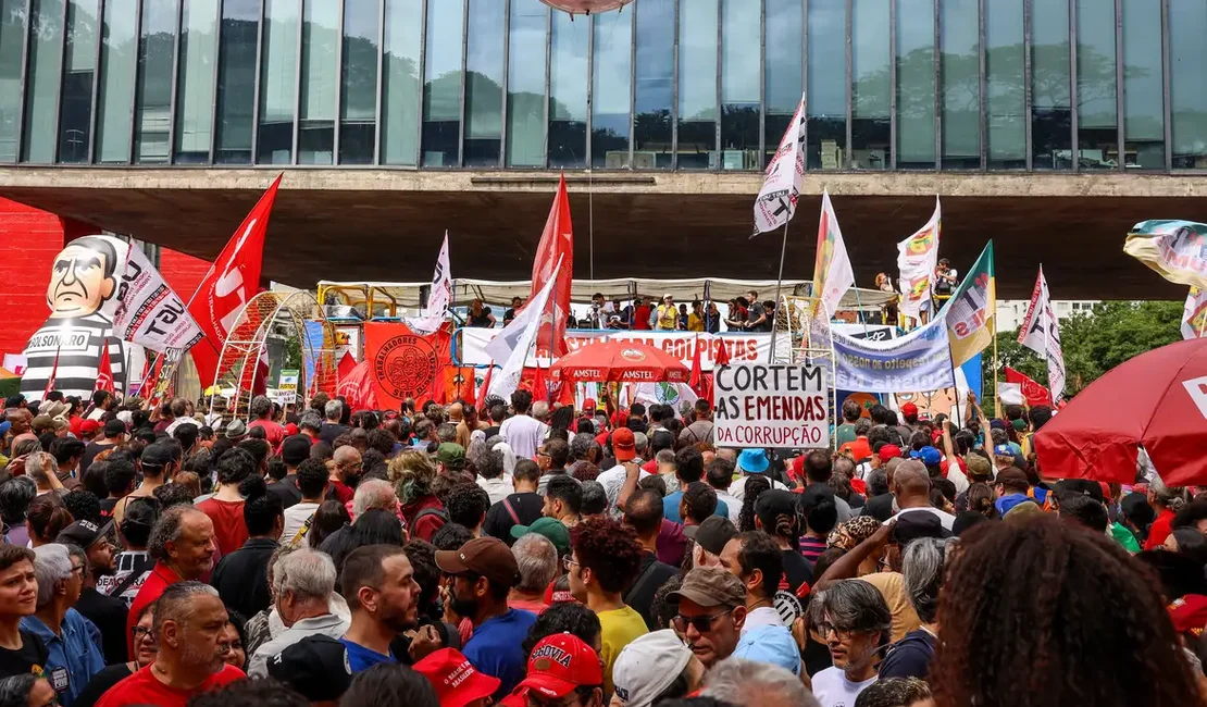 Em várias capitais, manifestantes vão às ruas contra PL da Dosimetria