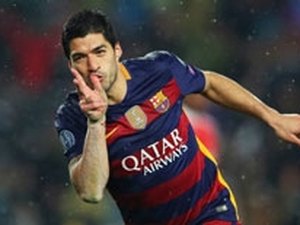 Suárez dá show, marca três gols e Barcelona é campeão espanhol