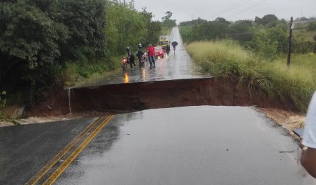 Trechos de rodovias comprometidos em decorrência do volume das águas e fortes chuvas no Estado