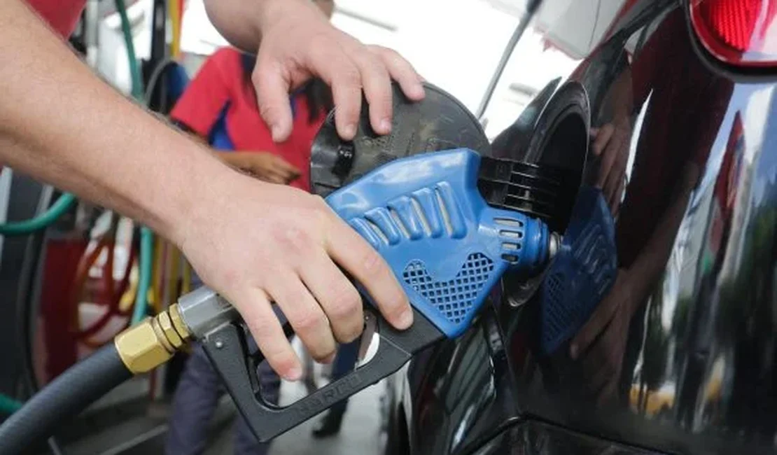 Preço médio da gasolina sobe pela 5ª semana; postos cobram até R$ 7,99