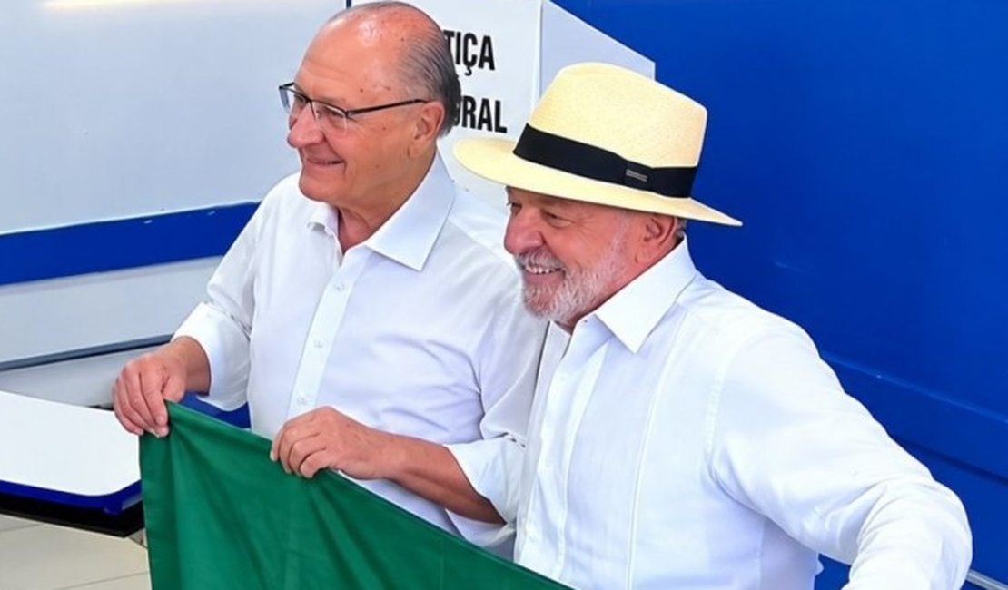 Lula vota em São Paulo e afirma: ‘Estou muito confiante’