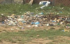 Lixo está acumulado há uma semana no bairro Abolição 