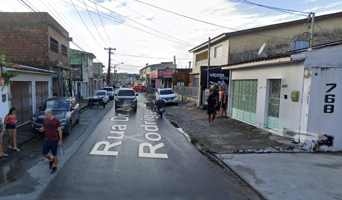 Criança de oito anos é atropelada por carro em Maceió