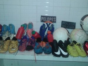 Homem é detido com produtos de time alagoano