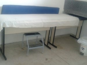 Após denúncia, Secretária Municipal de Saúde providencia maca