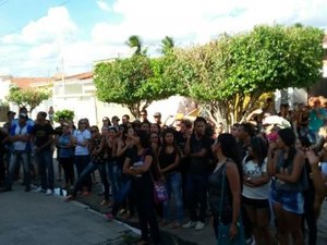 Professores da Fasvipa entram em greve por salários atrasados