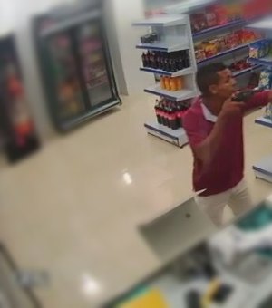 [Vídeo] Imagens flagram assalto a mercadinho em Marechal Deodoro