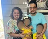 Casal que viralizou após adotar 3 crianças é preso por maus-tratos