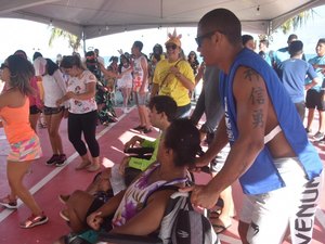 Praia Acessível na Folia promove frevo e inclusão em Maceió