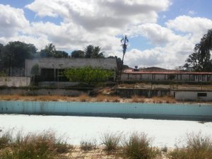 Abandonado, clube do ASA é um risco à saúde pública