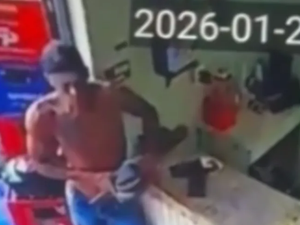 Homem é flagrado furtando celular em depósito após homicídio no São Jorge