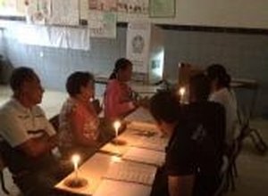 À luz de velas: falta de energia atrasa eleições em Arapiraca