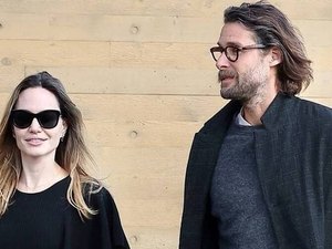 Quem é o bilionário bonitão que conquistou Angelina Jolie ?
