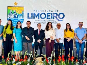 Limoeiro de Anadia entrega 101 títulos de propriedade através do Programa Moradia Legal