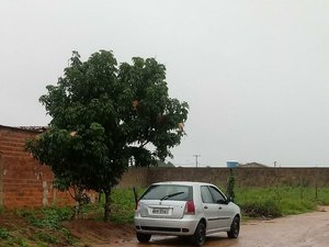 Veículo abandonado em Lagoa da Canoa é recolhido pela polícia