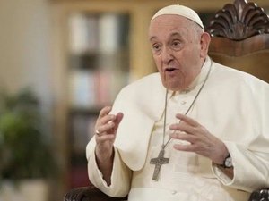 Papa Francisco completa 12 anos à frente do Vaticano internado no hospital