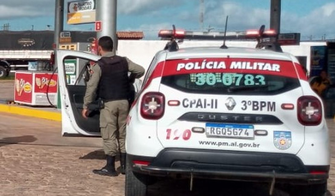 Acidente entre carro de passeio e viatura da PM não deixa feridos em Arapiraca