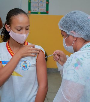 Prefeitura de Penedo leva vacina contra Covid-19 para escolas da zona rural