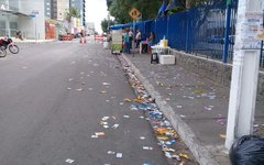 Rua Luiz Cavalcante, em frente à UNEAL, em Arapiraca, neste domingo (7)