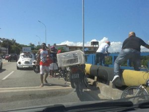 Jovem é socorrida após se jogar de Viaduto no Vale do Reginaldo