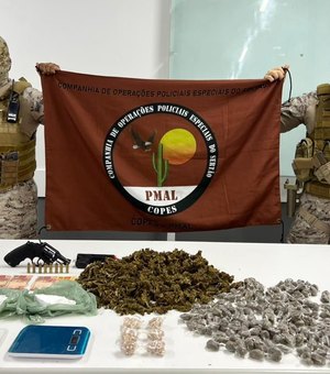 Dupla com arma e drogas é presa durante operação da PM em Olivença