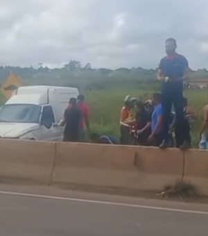 Capotamento na AL-220 deixa veículos danificados e vítimas leves em Arapiraca