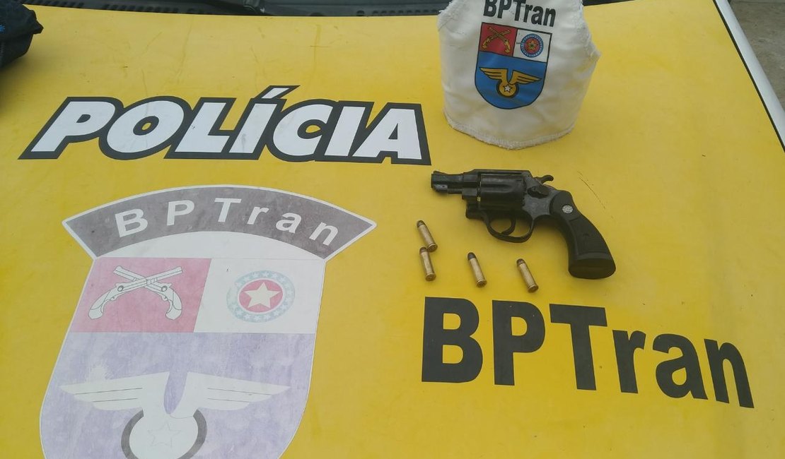 Polícia apreende arma e munições com suspeito de praticar assaltos em Maceió