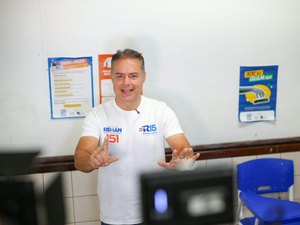Renan Filho vota em Maceió e demonstra confiança em vitória no primeiro turno
