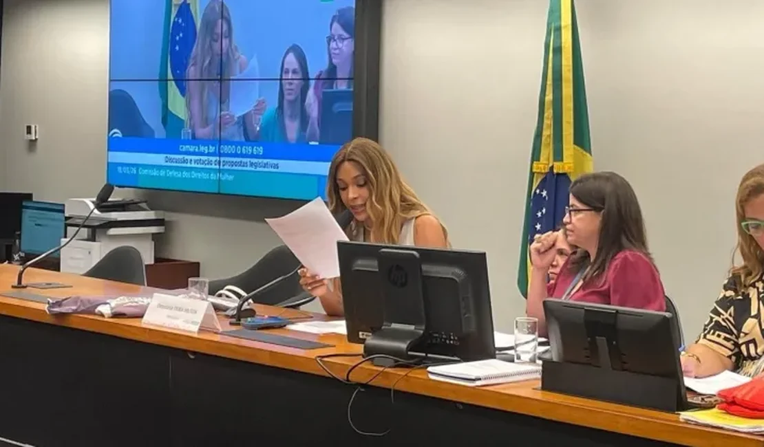 1ª sessão de Erika Hilton na Comissão da Mulher tem provocações e deboche