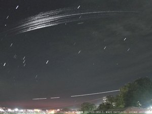 Satélites da SpaceX são vistos no céu de SC
