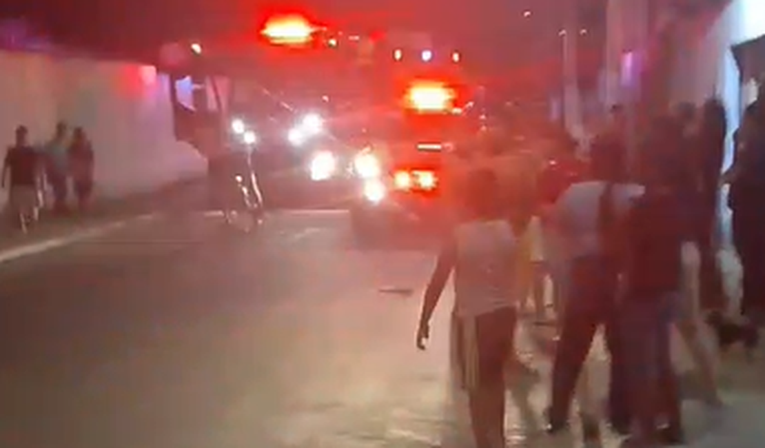 Incêndio atinge residência no Conjunto Nossa Senhora Aparecida, em Arapiraca