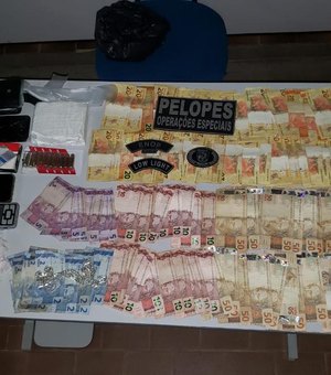 Trio é preso com cocaína, munições e mais de R$ 2 mil, em Arapiraca