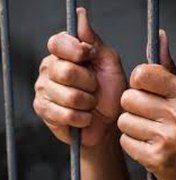 Filho é preso após ameaçar a mãe em Penedo