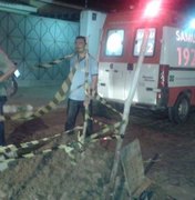 Motoqueiro cai dentro de buraco no bairro São Luís, em Arapiraca