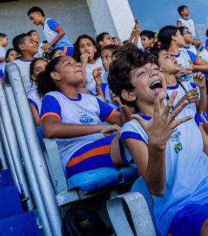 Estudantes vivenciam experiência do Projeto Jovem Torcedor no Rei Pelé