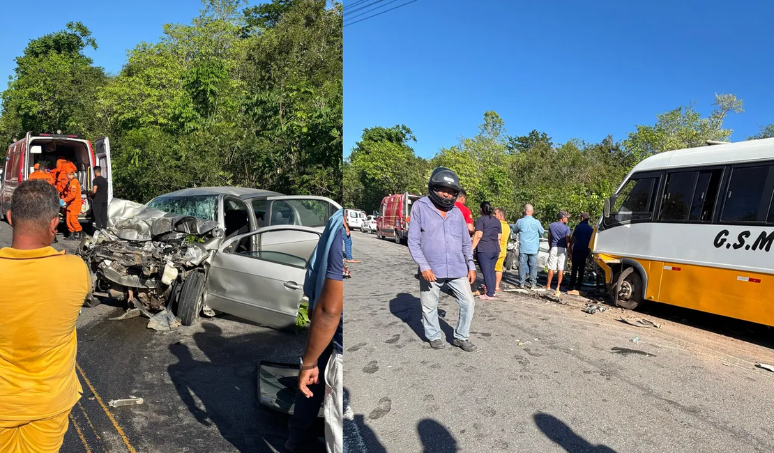 Colisão entre ônibus e carro deixa homem preso às ferragens em Igreja Nova