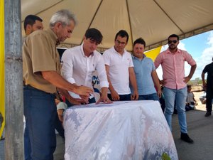 [Vídeo] Bueno Higino assina ordem para construção de quarta escola na zona rural de Coité do Nóia