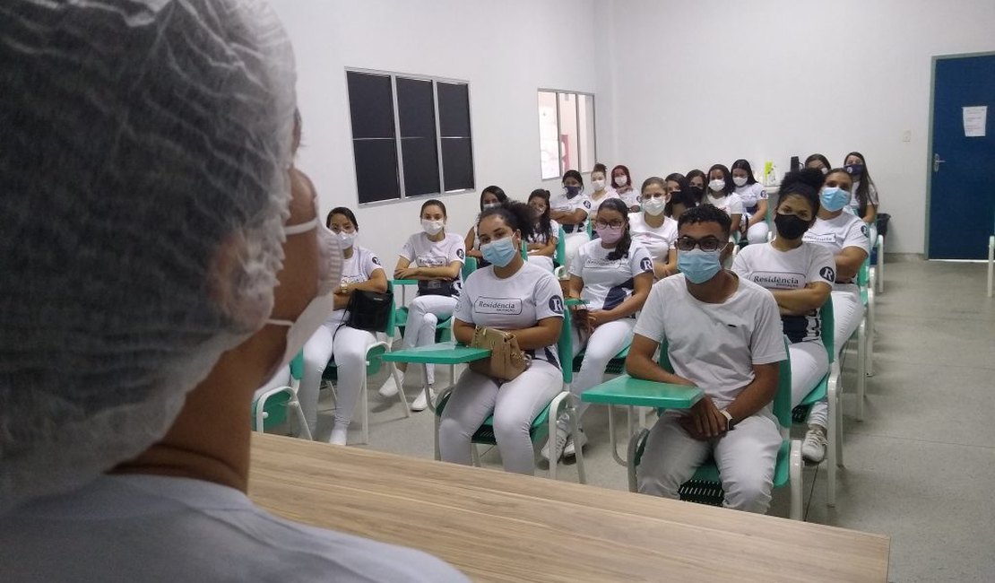 HE do Agreste recebe visita de estudantes de curso técnico de enfermagem no Sertão