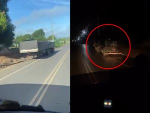 Caminhão parado há cinco dias sem sinalização na AL-110 gera risco de acidentes