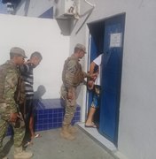 Polícia prende suspeitos de tráfico de drogas em Maceió 