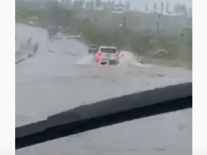 [Vídeo] Chuva forte alaga trechos da BR-101 em Teotônio Vilela